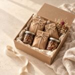 Box regalo in cartoncino con sacchetti e barattoli